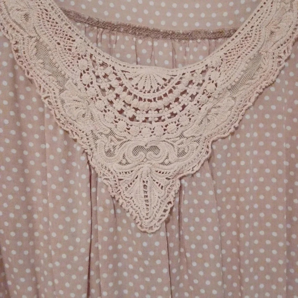 💙𝅺🌹polkadot blouse - Picture 6 of 11